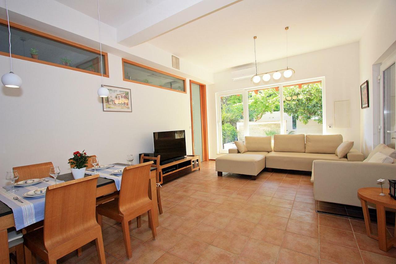 Villa V&D Milna  Exteriör bild