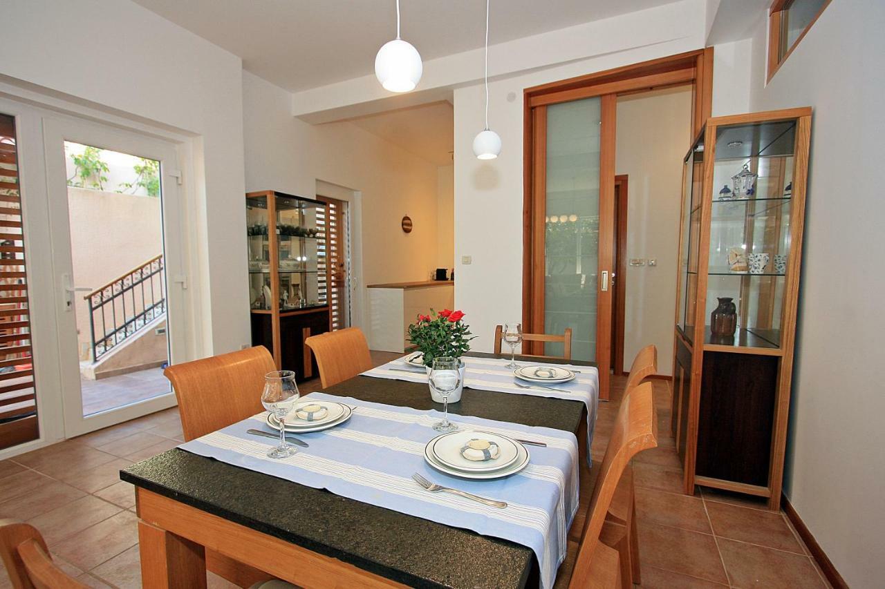 Villa V&D Milna  Exteriör bild