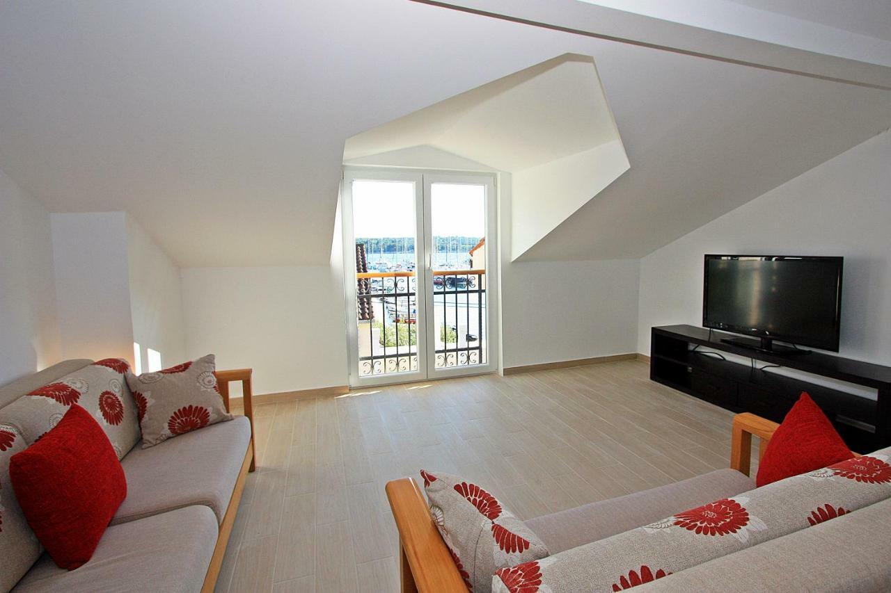 Villa V&D Milna  Exteriör bild
