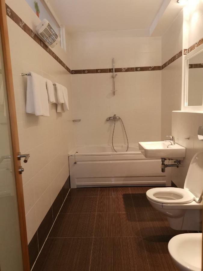 Villa V&D Milna  Exteriör bild