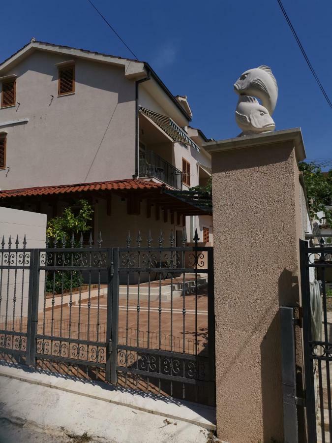Villa V&D Milna  Exteriör bild